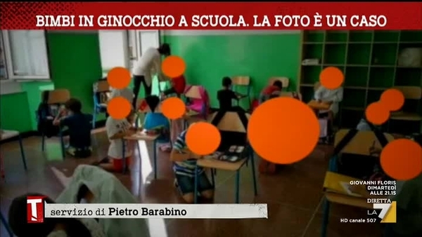 Bimbi In Ginocchio A Scuola La Foto E Un Caso