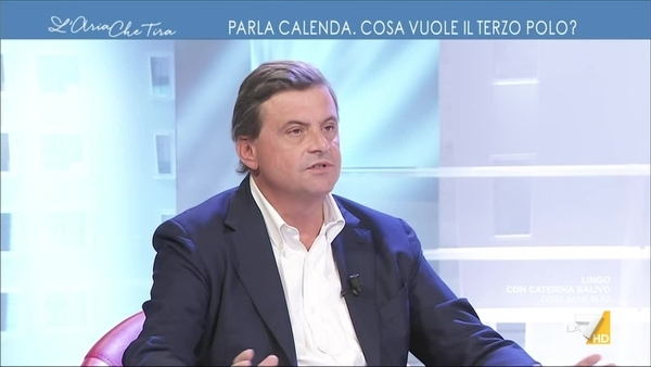 Carlo Calenda insulta Matteo Salvini: "È diventato un prosciutto! Prende  per il culo gli italiani con questa espressione da ebete"