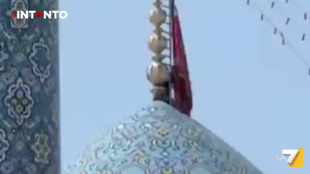 Iran issa la bandiera rossa della vendetta sulla moschea di Jamkaran ...