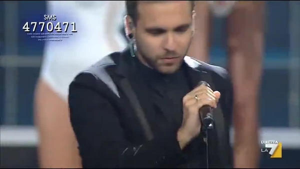 Testi Alessio Bernabei Noi Siamo Infinito Alessio Bernabei canta: 'Noi siamo Infinito'