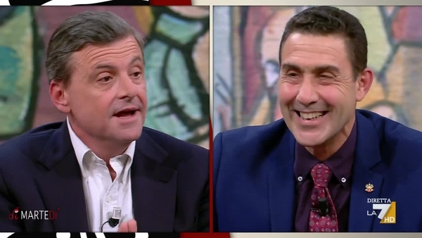 Calenda a Vannacci: 'Lei non vuol dire quello che è, cioè fascista'. E il  generale scoppia a ridere.
