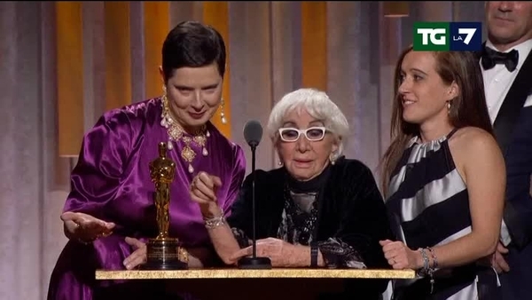 Cinema Lina Wertmüller riceve l Oscar alla carriera