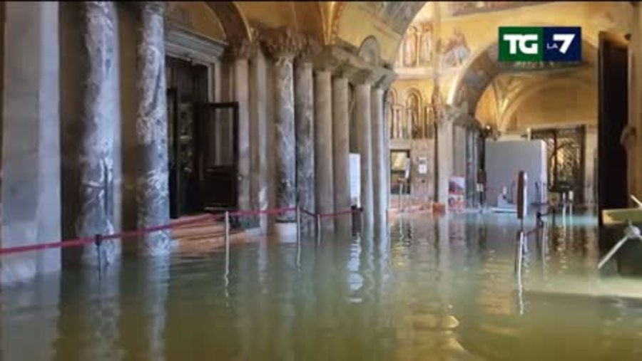 Nel Cuore Di Venezia La Basilica Allagata